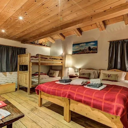 Holliday With 9 Bedrooms, Jacuzzi And Sauna- If You Want To Book, Please Contact On Wh-ats-app - 0034-635-518-216 !!!! Chamonix